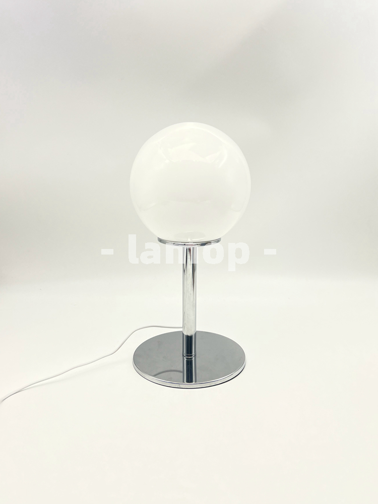Milky White Solid Globe Chrome - Desk Lamp recension och pris